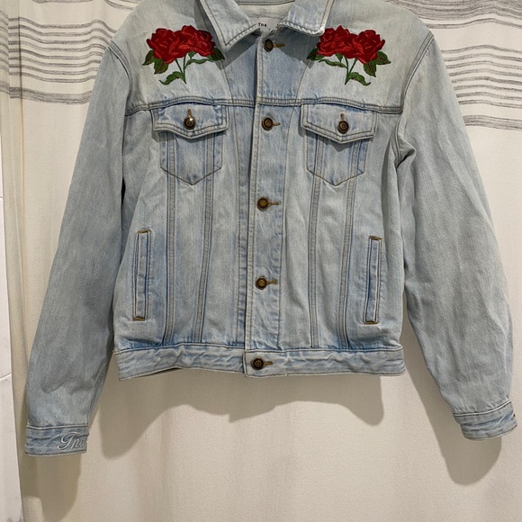 Aritzia TNA embroidered rose denim oversized jacket in size small - Picture 6 of 7